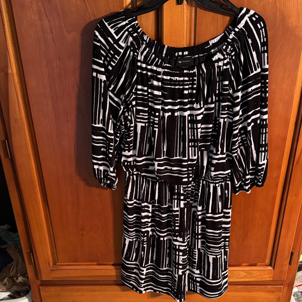 AB Studio Black and White Geometric Long Sleeve Dress